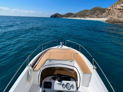 Paseo en barco por el Cabo de Gata desde San Jose