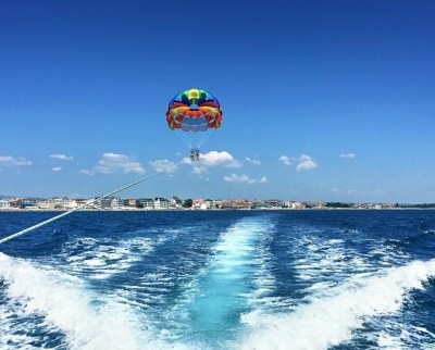 Parasailing en Marbella. Sobrevuela Marbella a vista de pájaro