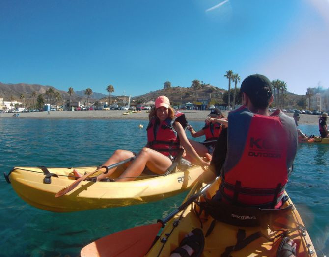 Excursión en kayak a Acantilados Cerro Gordo desde La Herradura