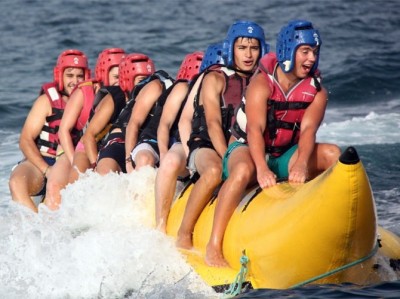 Banana Boat en Alicante ¡Diversión asegurada en la Costa Blanca!