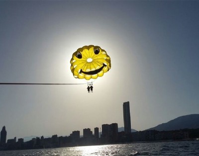 Parasailing en Benidorm: vuela sobre el mar