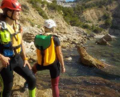 Coasteering Altea: saltos y snorkel en acantilados
